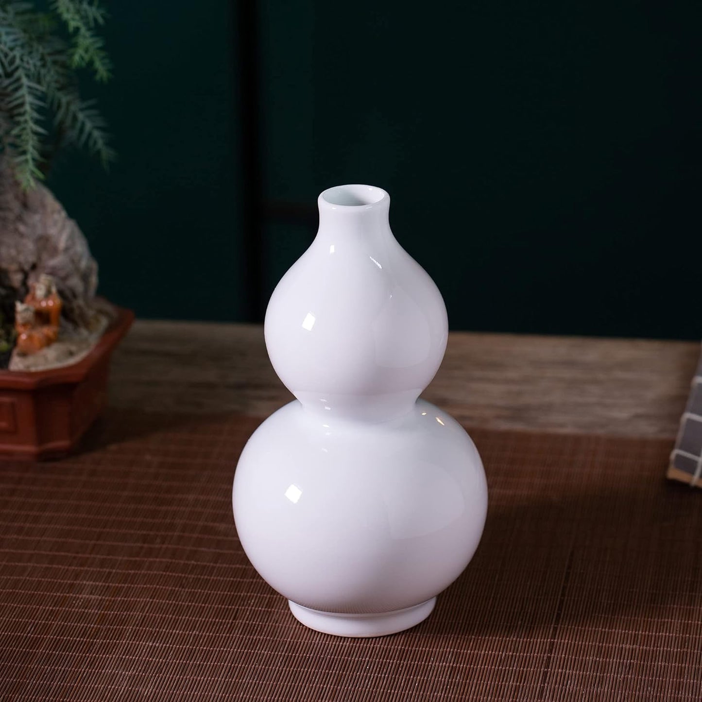 White Porcelain Vase Chinoiserie for Flowers Ceramic Boho Modern Small Shelf Decor Accents Living Room Jingdezhen Rustic Table Fireplace Farmhouse Objects Long Egg Shell Jar Gifts