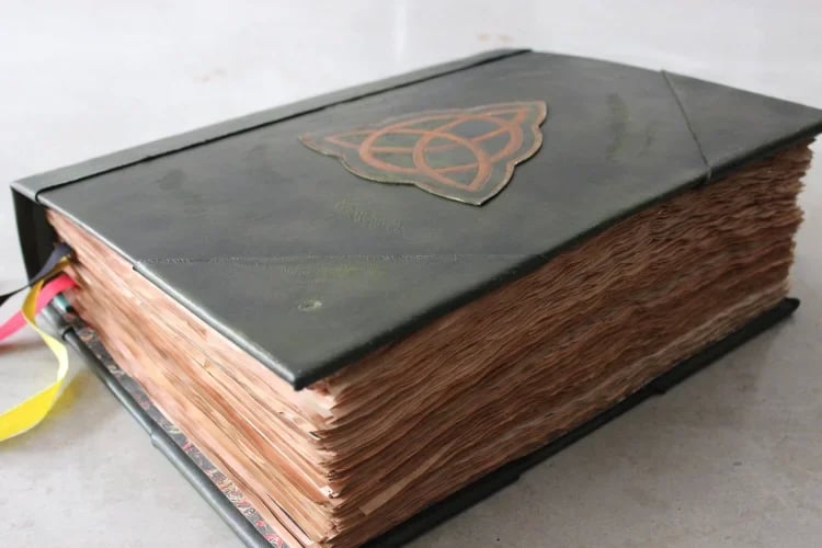 💥DELUXE Charmed BOOK OF SHADOWS