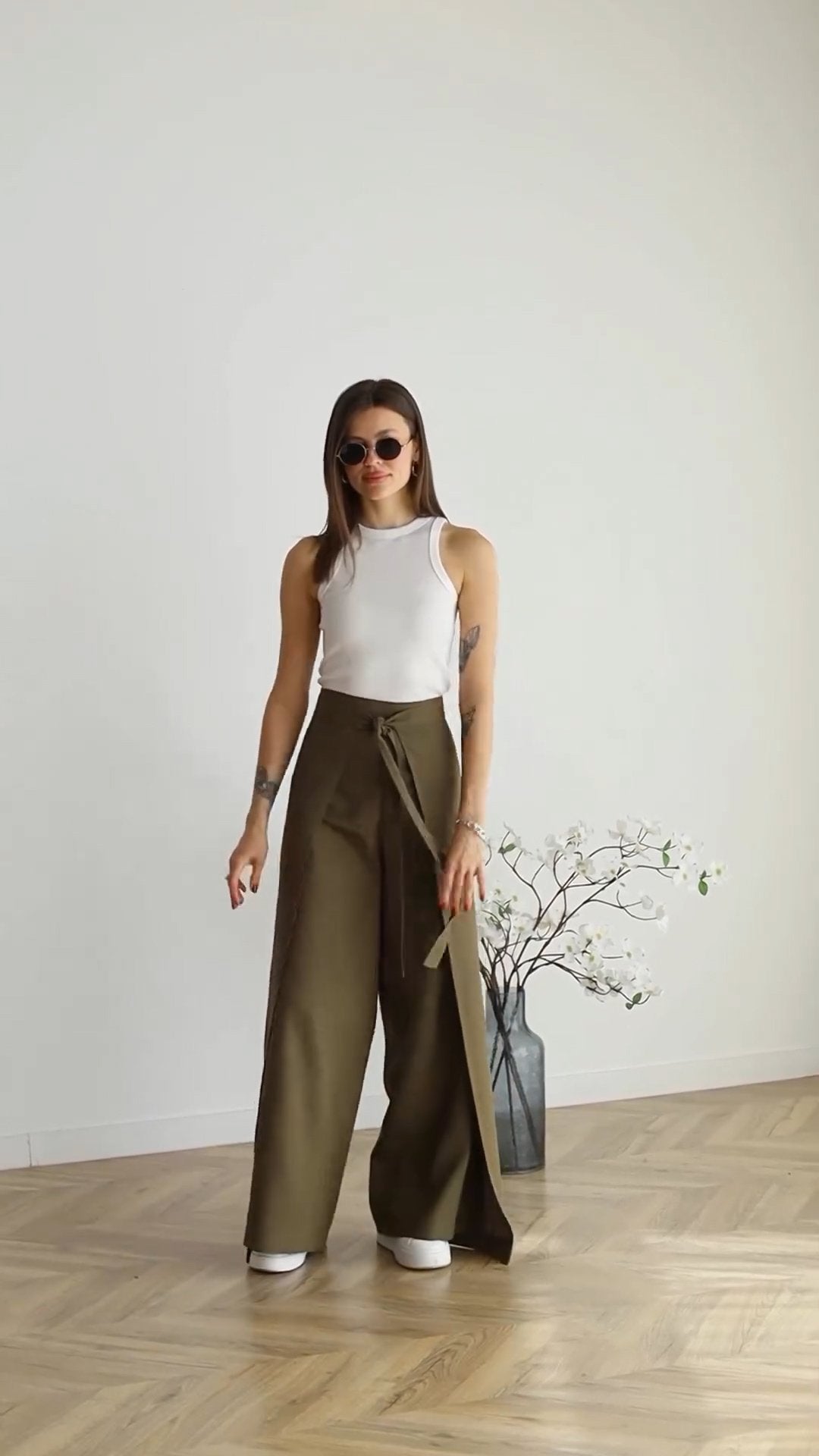 Women's Solid Color Strappy Trousers