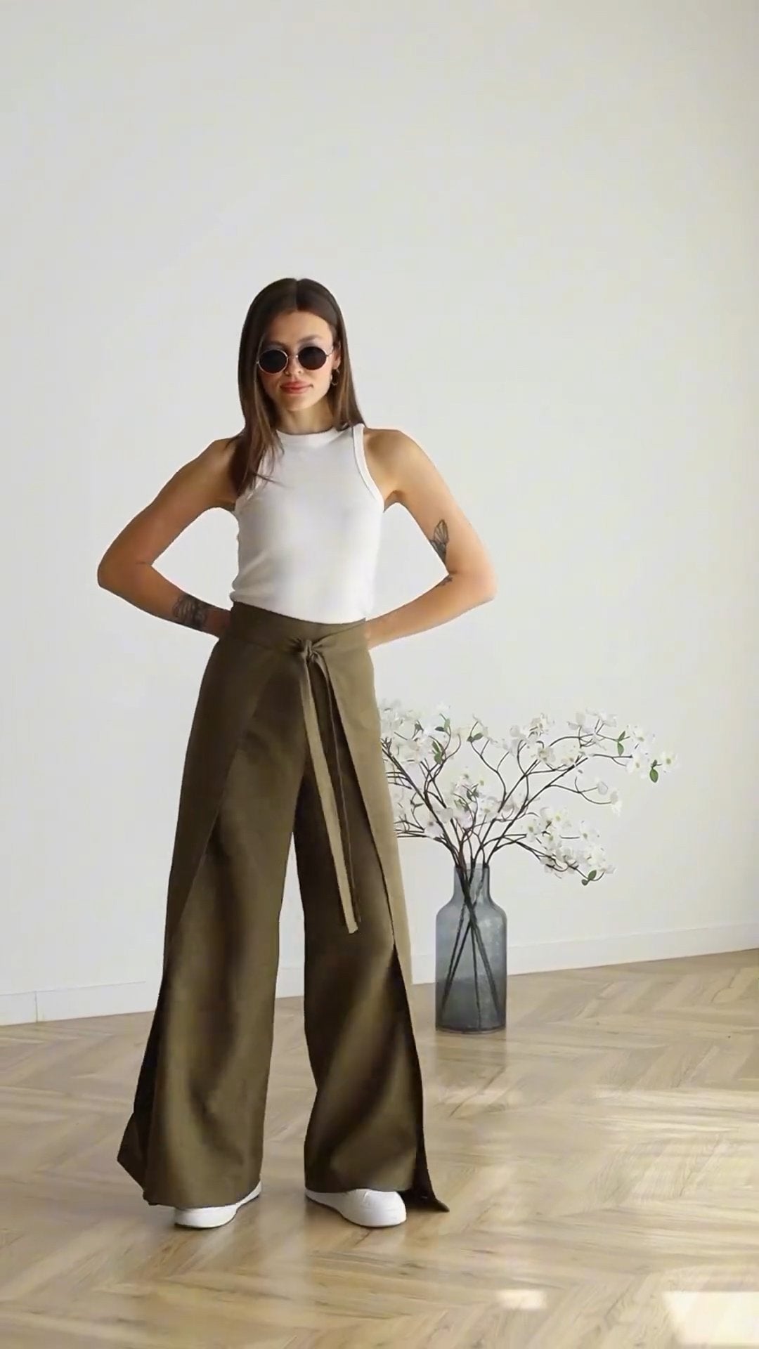 Women's Solid Color Strappy Trousers