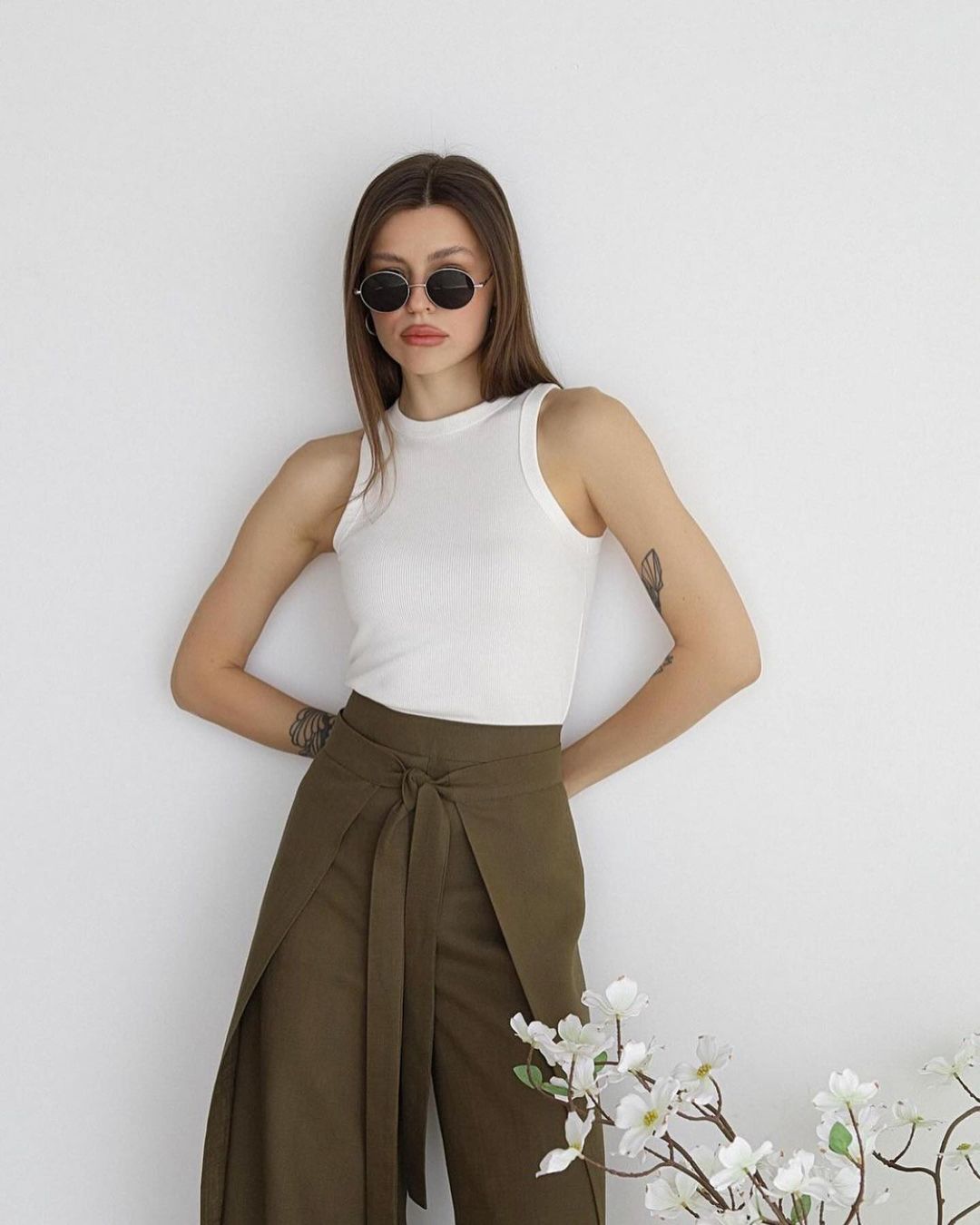 Women's Solid Color Strappy Trousers