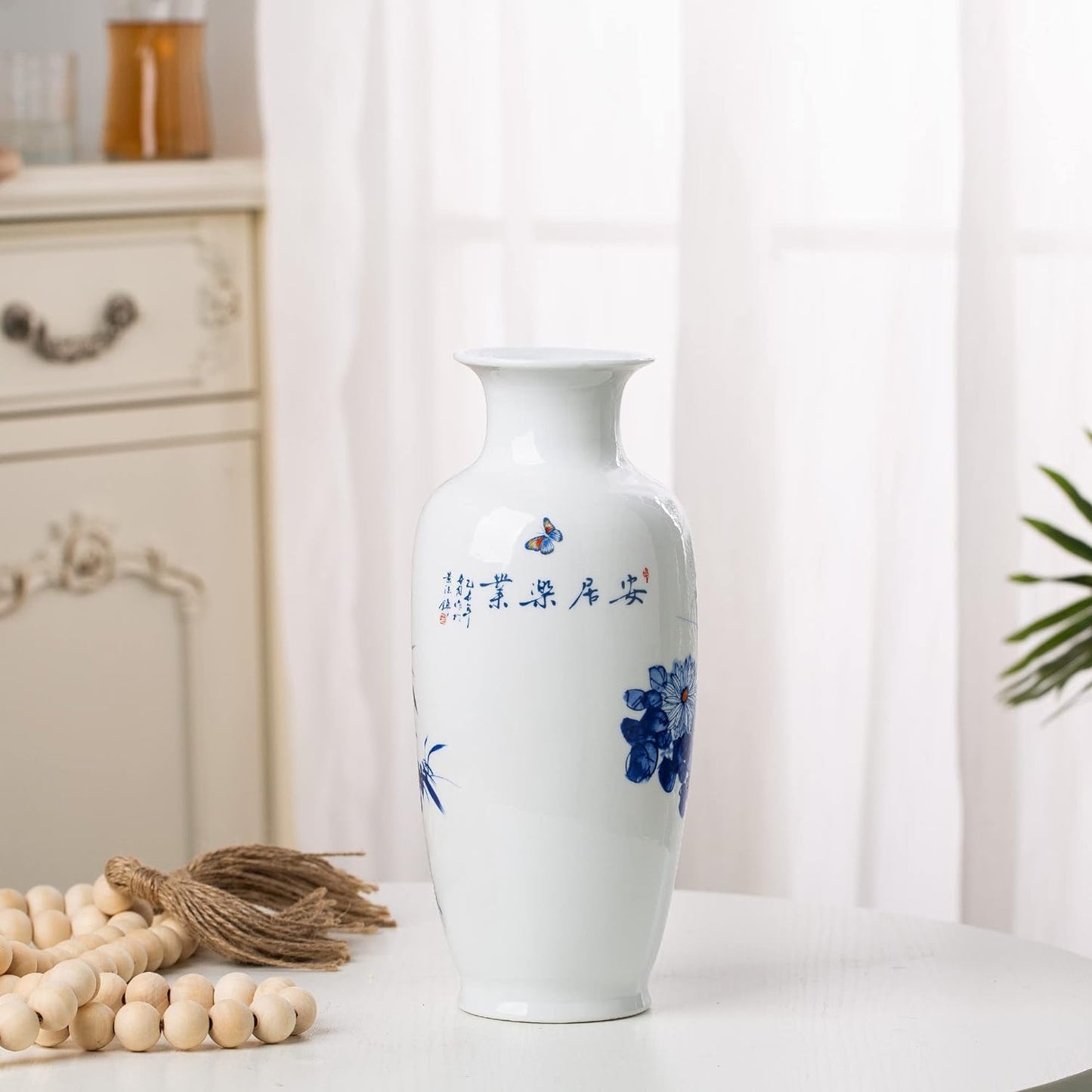 White Porcelain Vase Chinoiserie for Flowers Ceramic Boho Modern Small Shelf Decor Accents Living Room Jingdezhen Rustic Table Fireplace Farmhouse Objects Long Egg Shell Jar Gifts