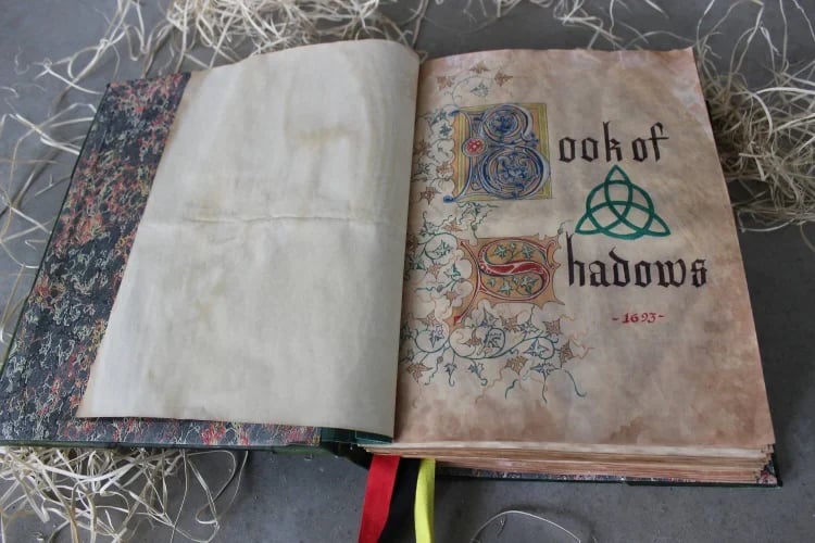 💥DELUXE Charmed BOOK OF SHADOWS